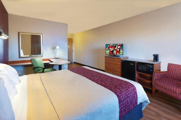 Red Roof Inn North Little Rock image 15