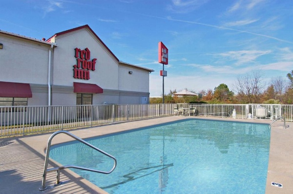 Red Roof Inn North Little Rock image 2