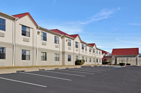 Red Roof Inn North Little Rock image 6